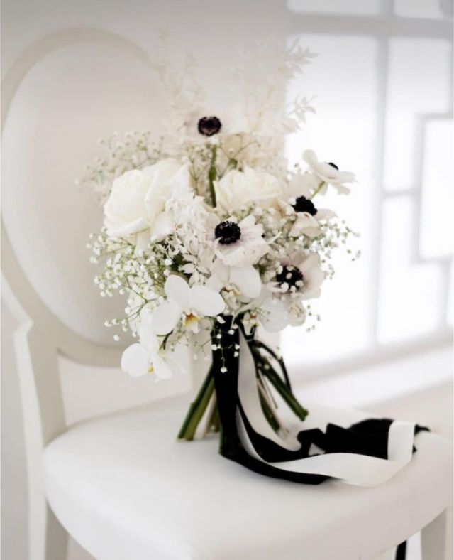 Monochrome. This classy black and white theme is so timeless. Perfect if you are opting for Hollywood glam!